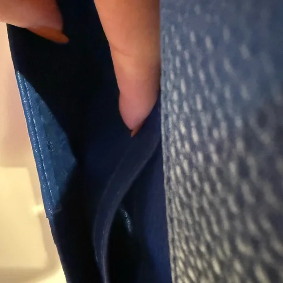 Tory Burch Britten Smartphone Snap Wallet - Picture 12 of 13